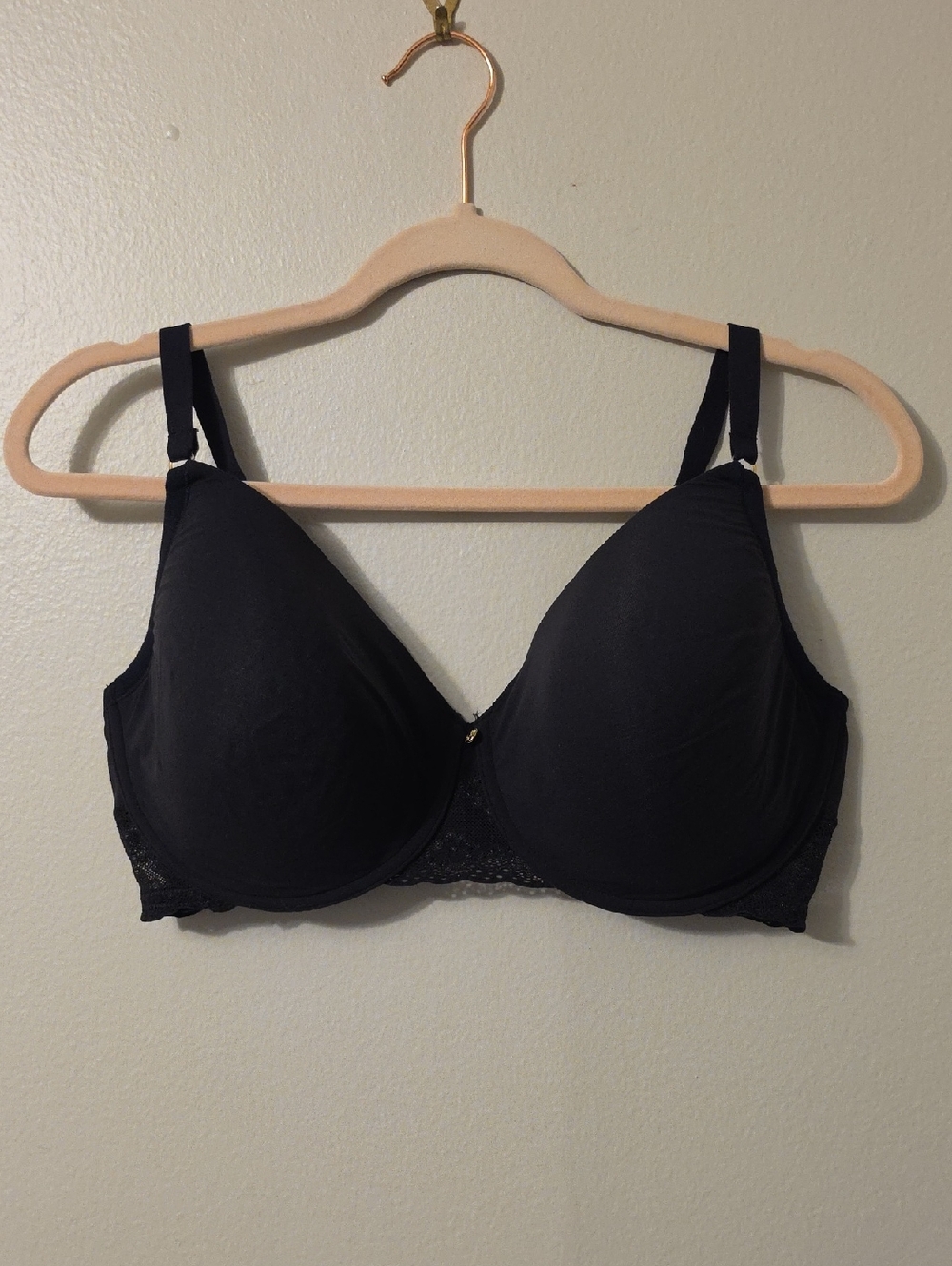 Natori Black Smooth Molded T-Shirt Bra with Lace Trim Size 38G.